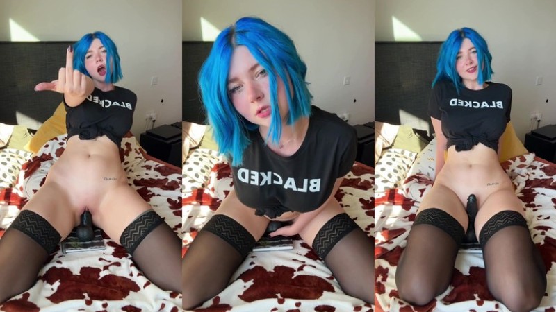 Vixenp's Bedroom Dildo Riding