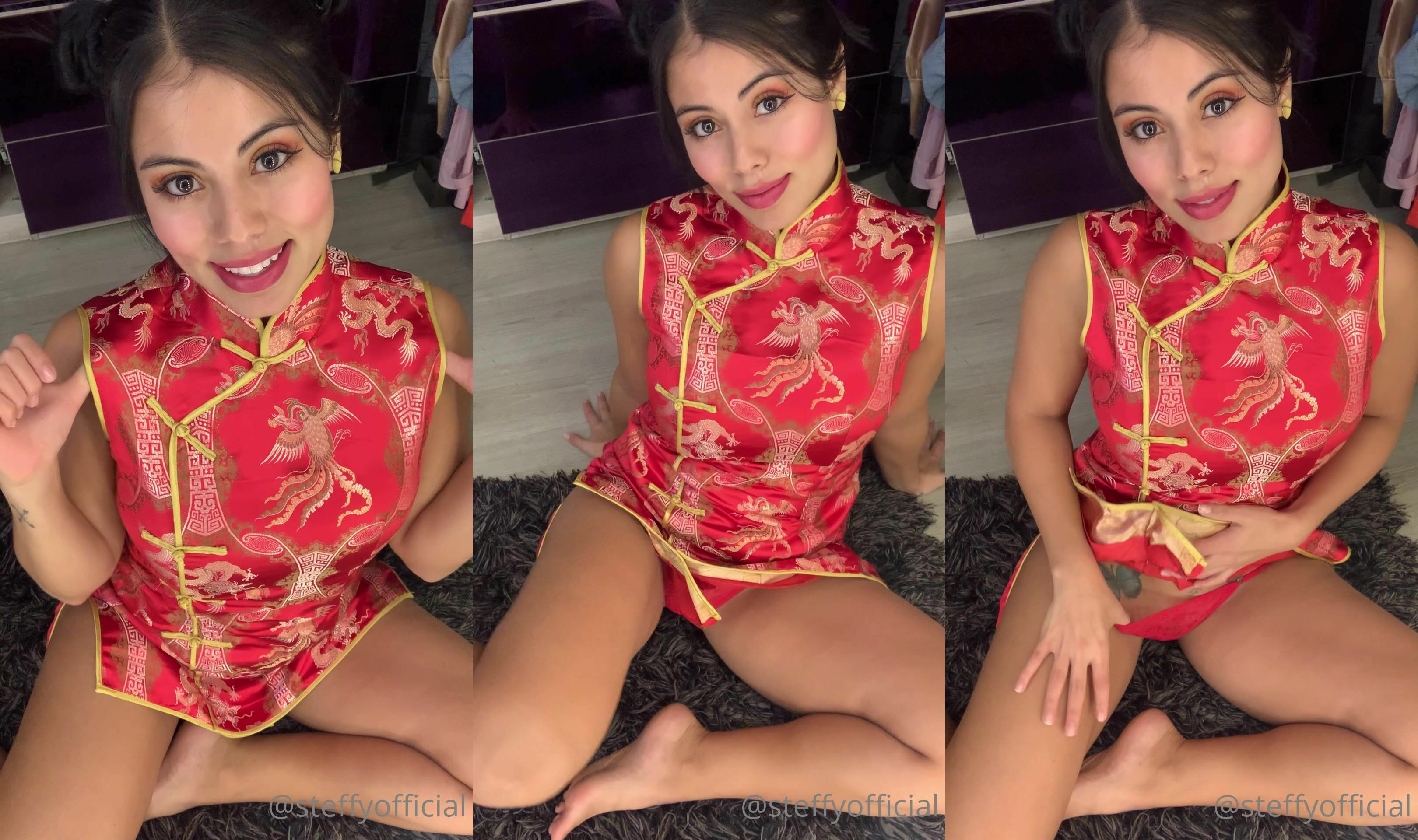 Steffy Moreno Sucking Dildo